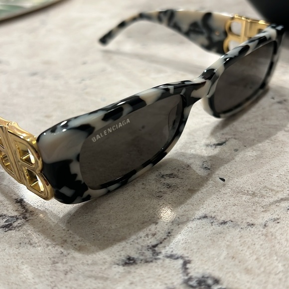 Balenciaga DYNASTY RECTANGLE SUNGLASSES IN WHITE - Picture 8 of 11